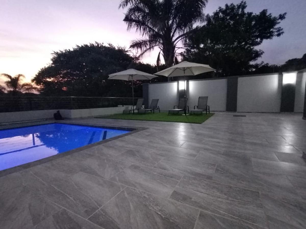 Casa De Luxe Hotell Ballito Exteriör bild