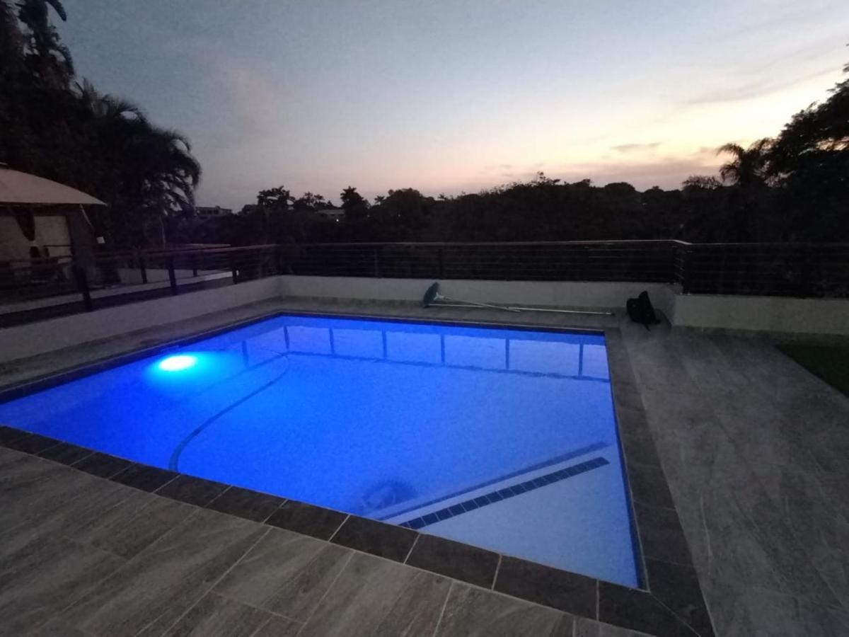 Casa De Luxe Hotell Ballito Exteriör bild